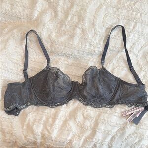 NWOT 34DD Elegant Lace Victoria’s Secret Underwire Bra in Gray with Silver Trim